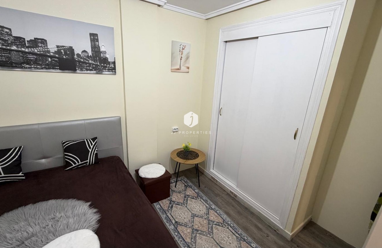 Resale - Apartment / flat -
Torrevieja - La Siesta - El Salado - Torreta