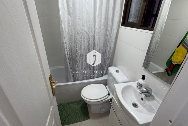 Resale - Apartment / flat -
Torrevieja - La Siesta - El Salado - Torreta