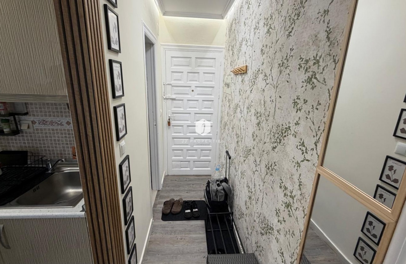 Resale - Apartment / flat -
Torrevieja - La Siesta - El Salado - Torreta