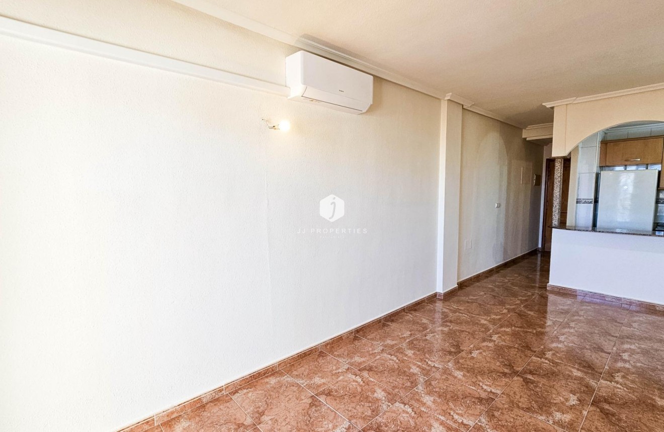 Resale - Apartment / flat -
Torrevieja - Centro