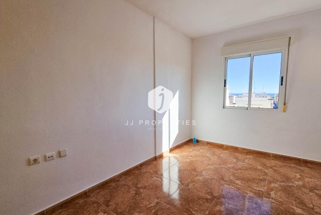 Resale - Apartment / flat -
Torrevieja - Centro