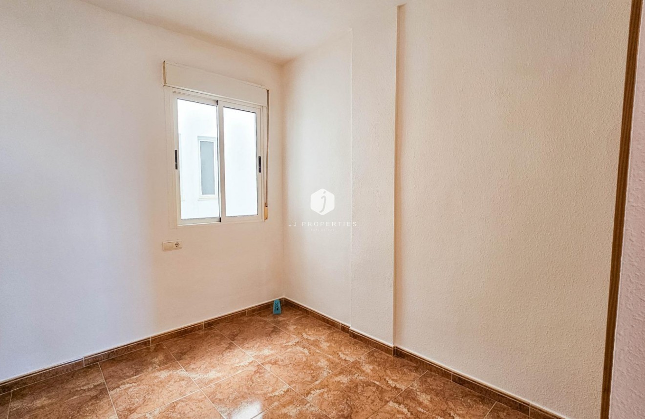 Resale - Apartment / flat -
Torrevieja - Centro