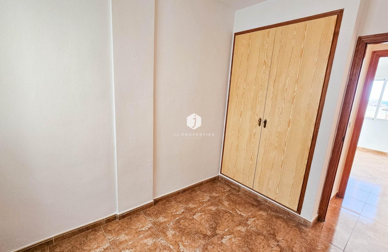 Resale - Apartment / flat -
Torrevieja - Centro