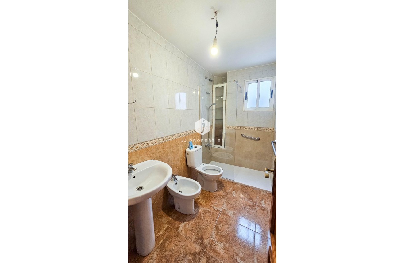 Resale - Apartment / flat -
Torrevieja - Centro