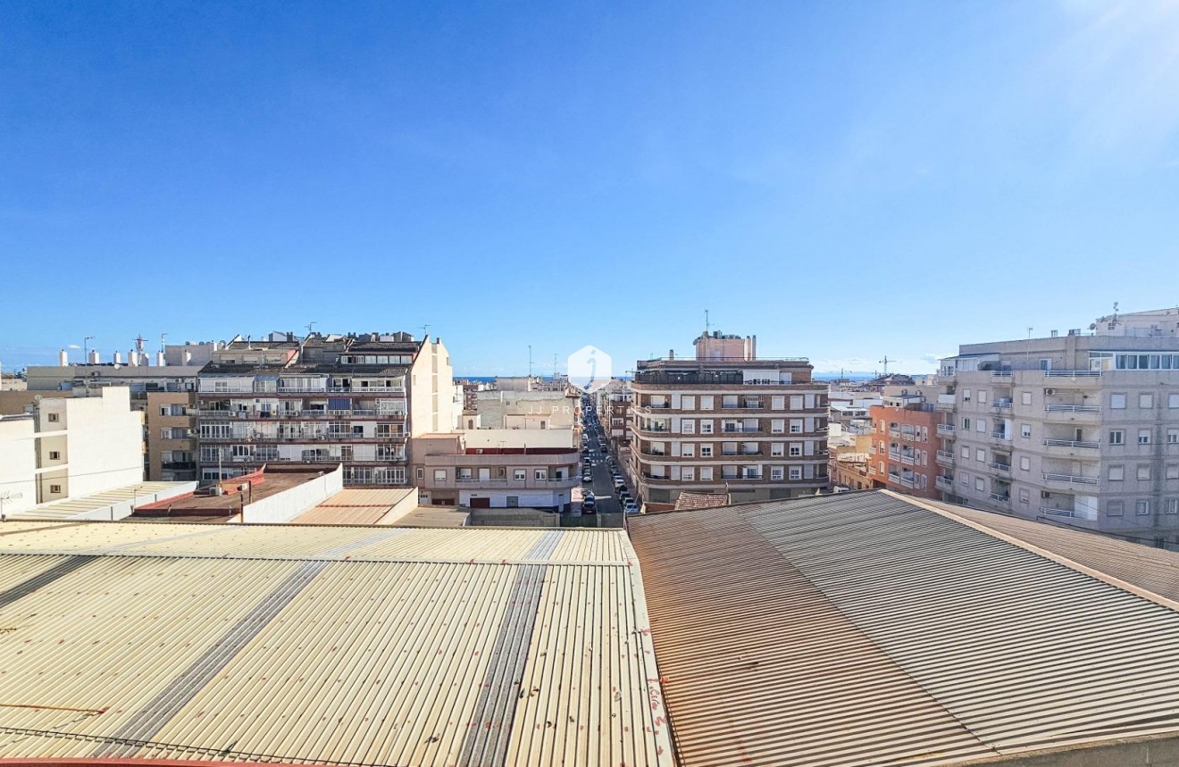 Resale - Apartment / flat -
Torrevieja - Centro