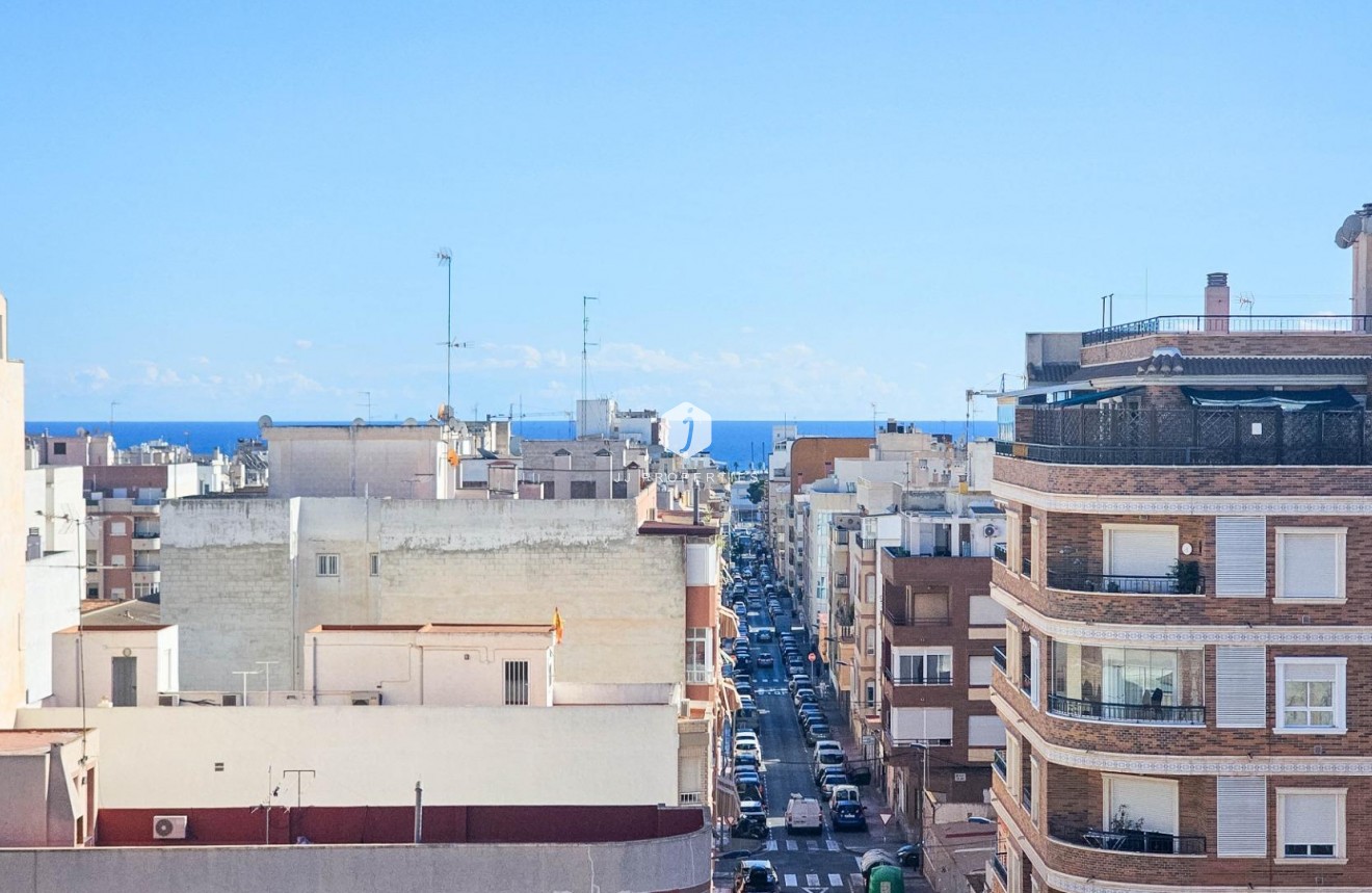 Resale - Apartment / flat -
Torrevieja - Centro