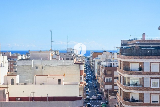 Resale - Apartment / flat -
Torrevieja - Centro