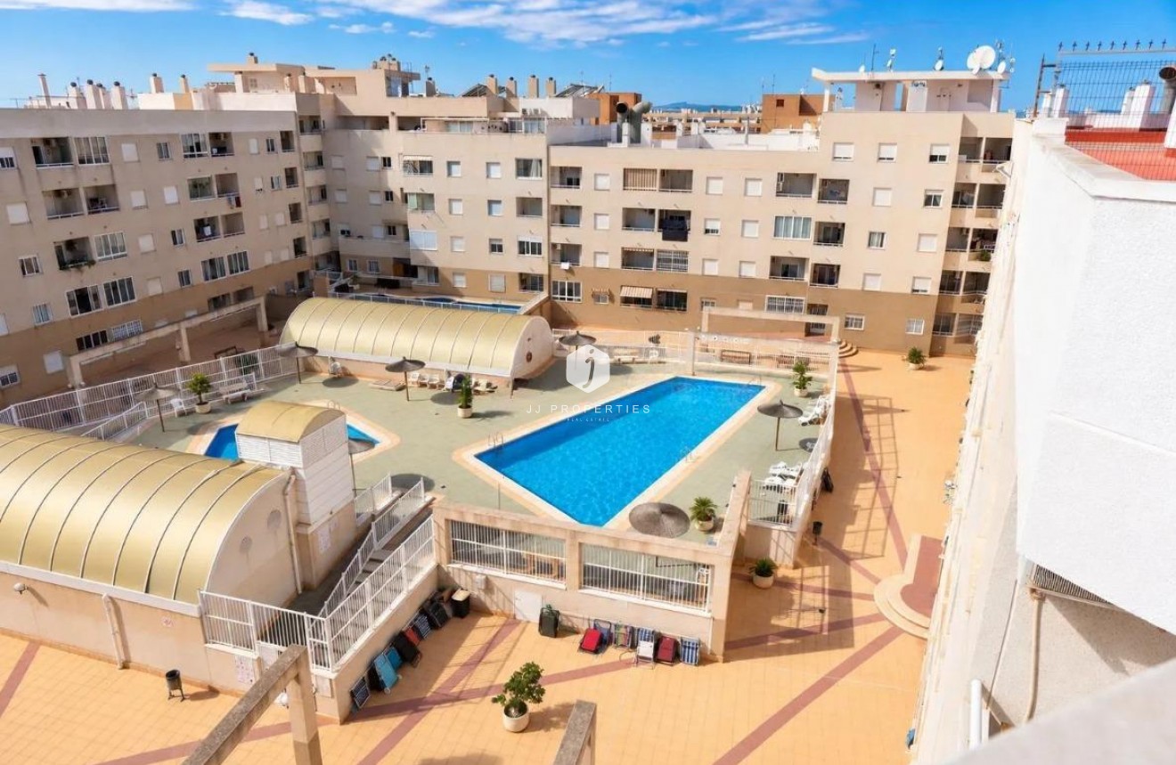 Resale - Apartment / flat -
Torrevieja - Centro