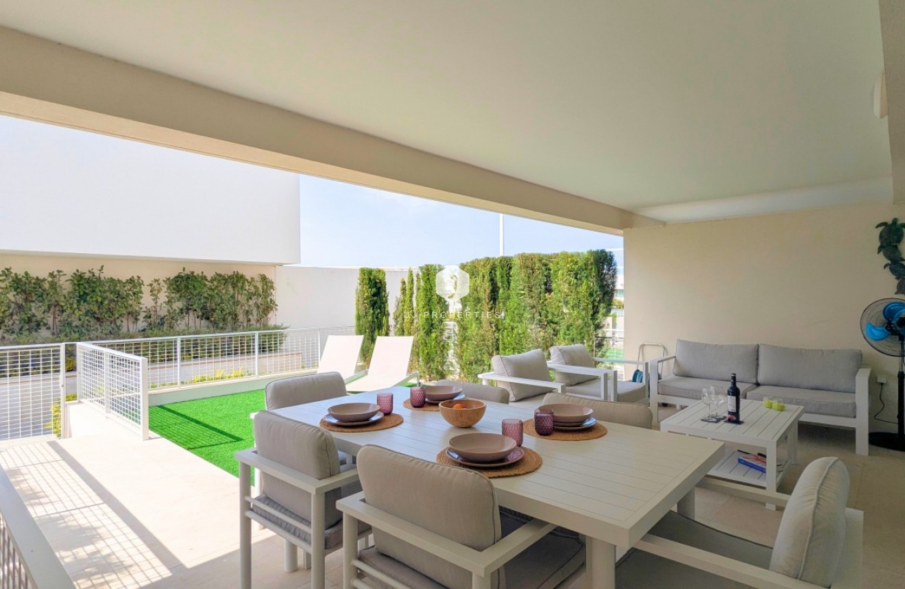 Resale - Apartment / flat -
Los Balcones - Costa Blanca