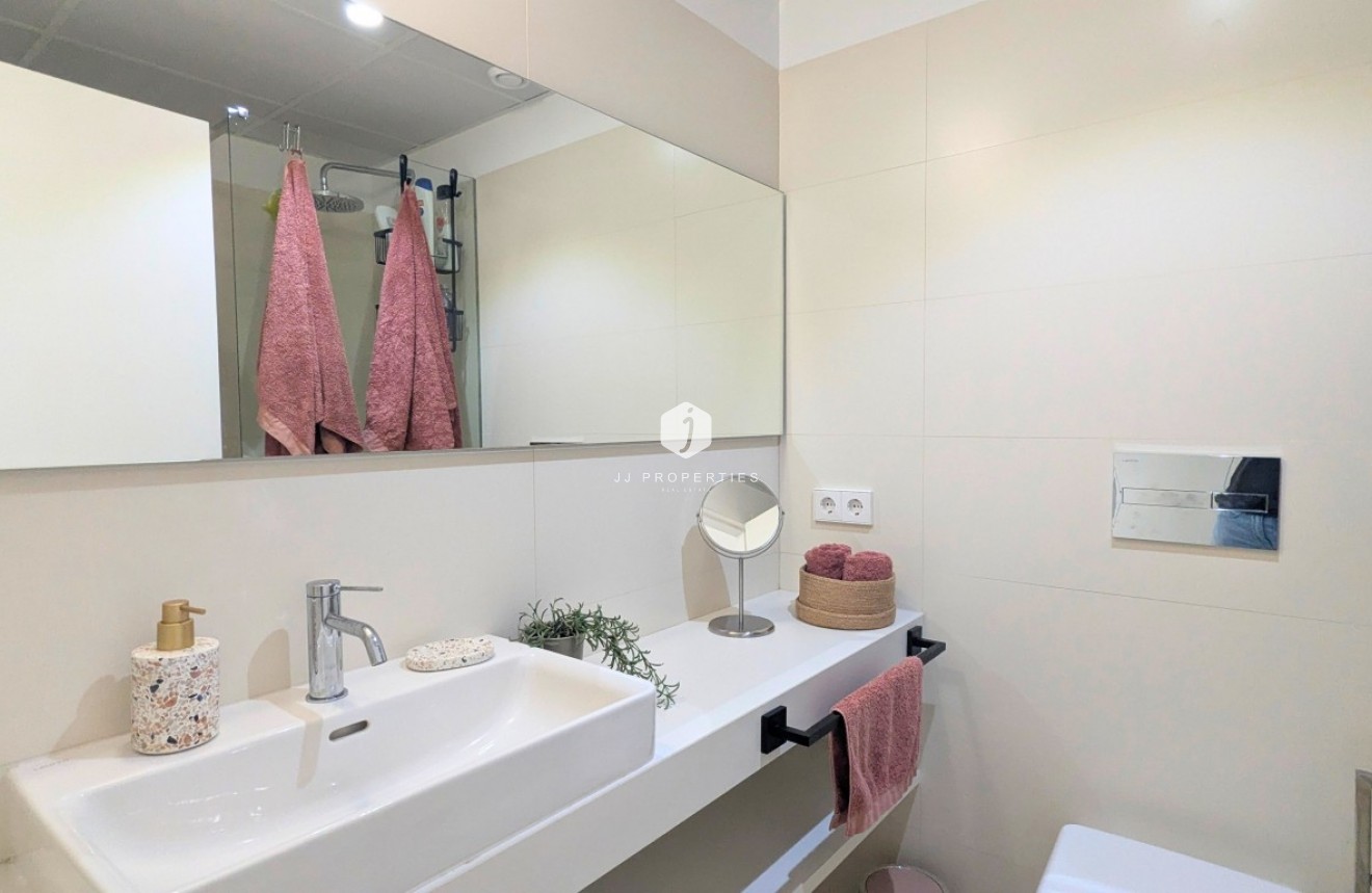 Resale - Apartment / flat -
Los Balcones - Costa Blanca