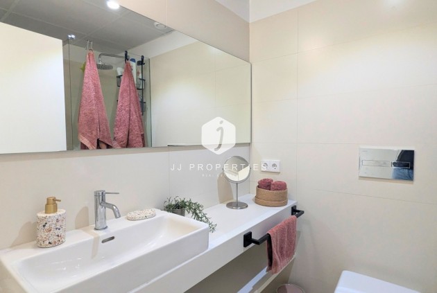 Resale - Apartment / flat -
Los Balcones - Costa Blanca