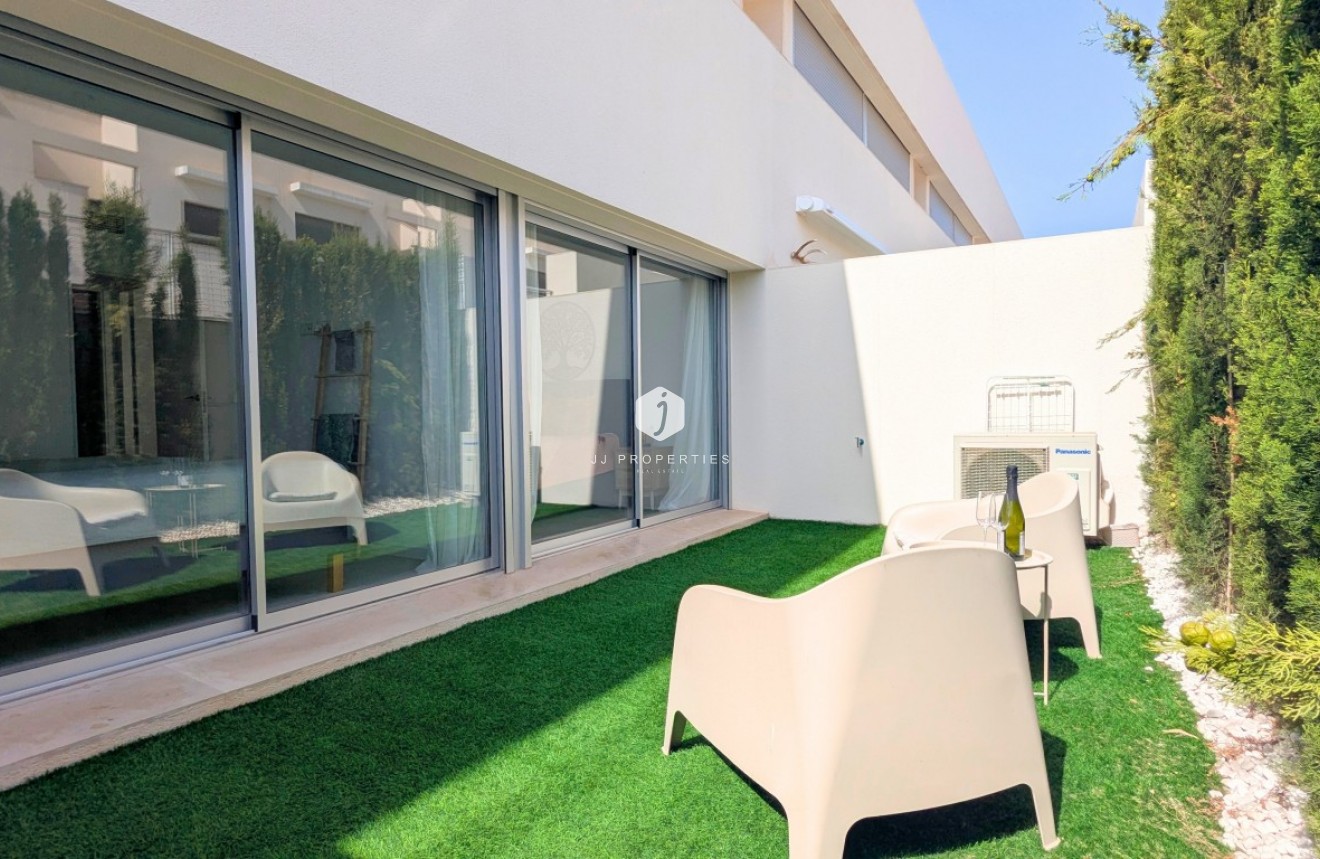 Resale - Apartment / flat -
Los Balcones - Costa Blanca