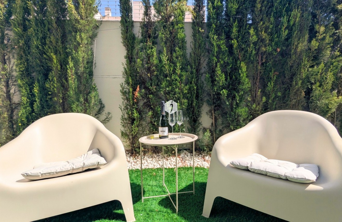 Resale - Apartment / flat -
Los Balcones - Costa Blanca