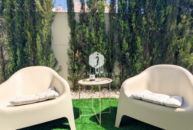 Resale - Apartment / flat -
Los Balcones - Costa Blanca