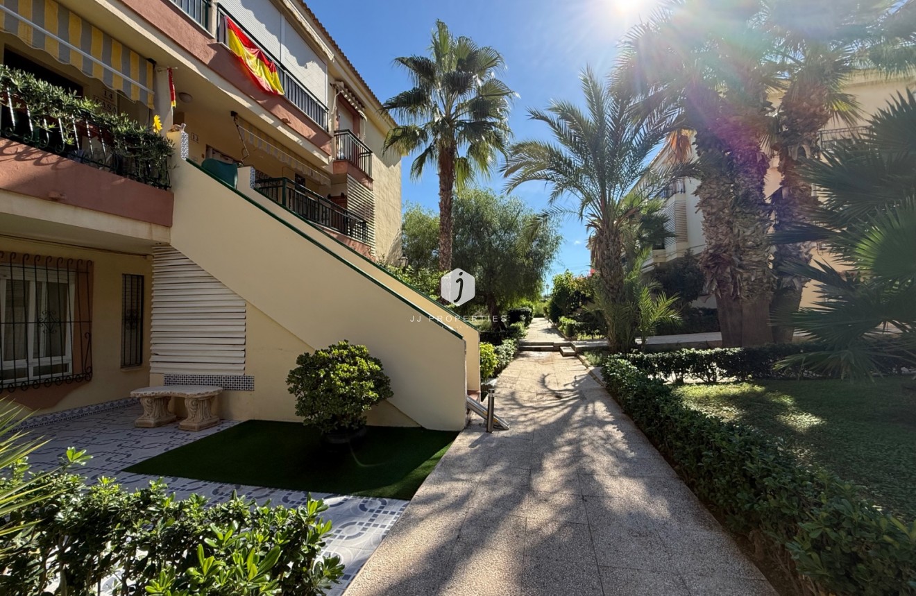 Resale - Apartment / flat -
Torrevieja - Costa Blanca