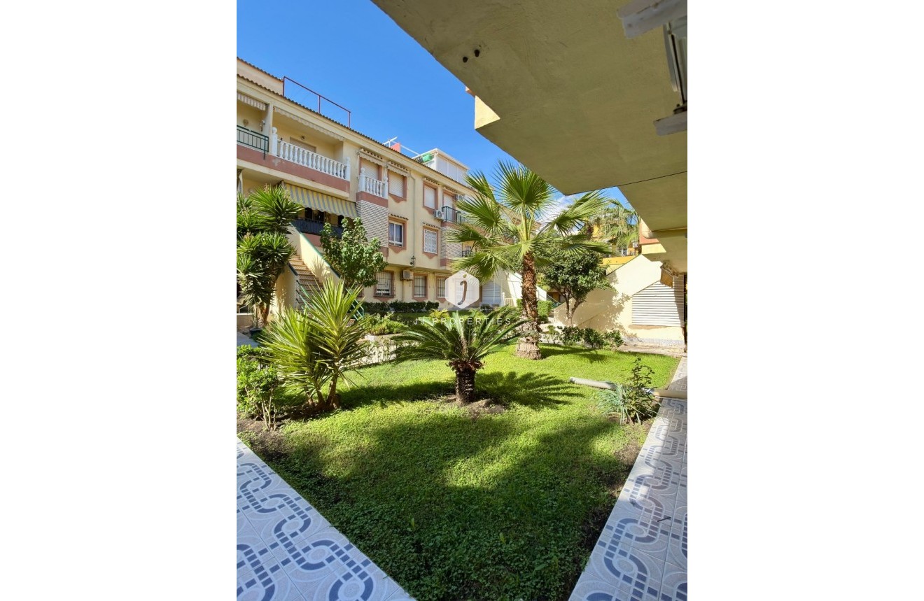 Resale - Apartment / flat -
Torrevieja - Costa Blanca