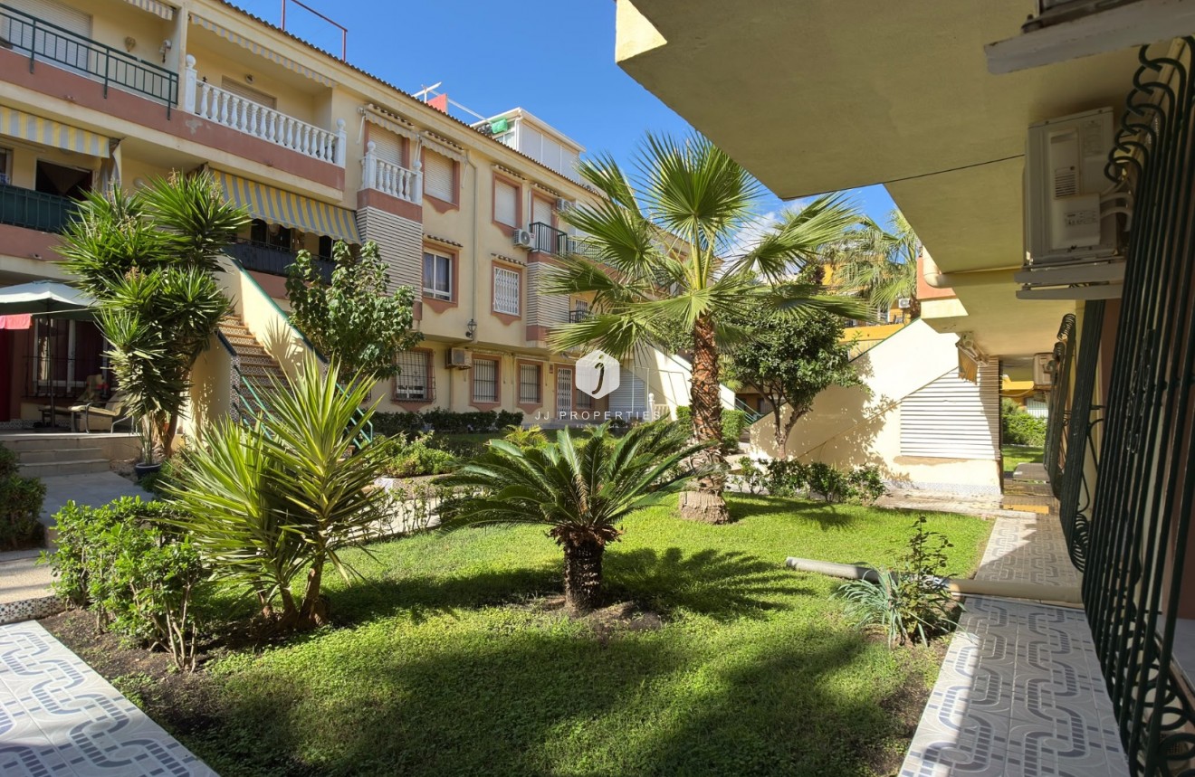 Resale - Apartment / flat -
Torrevieja - Costa Blanca