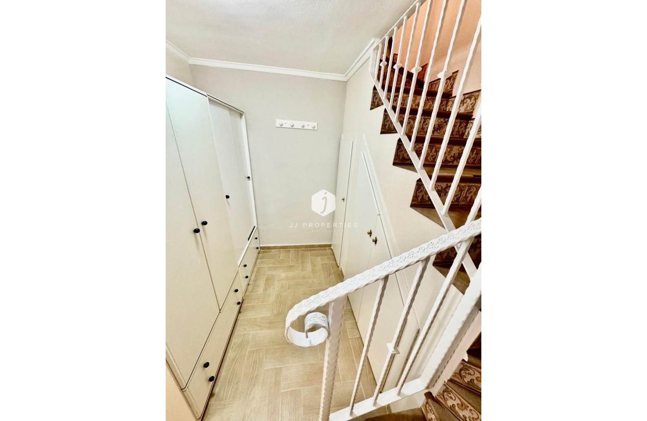 Resale - Chalet -
Torrevieja - Costa Blanca
