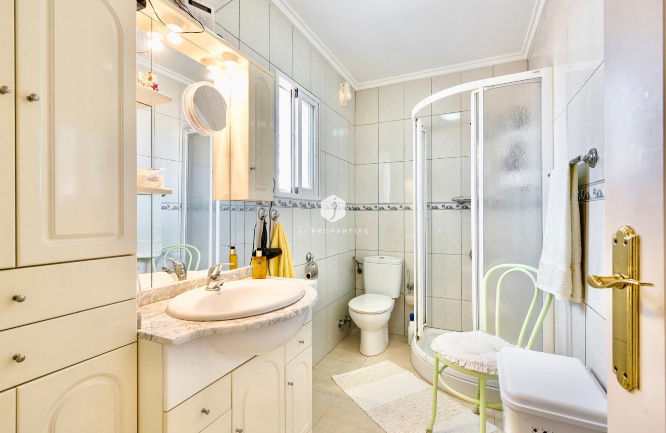 Resale - Chalet -
Torrevieja - Costa Blanca