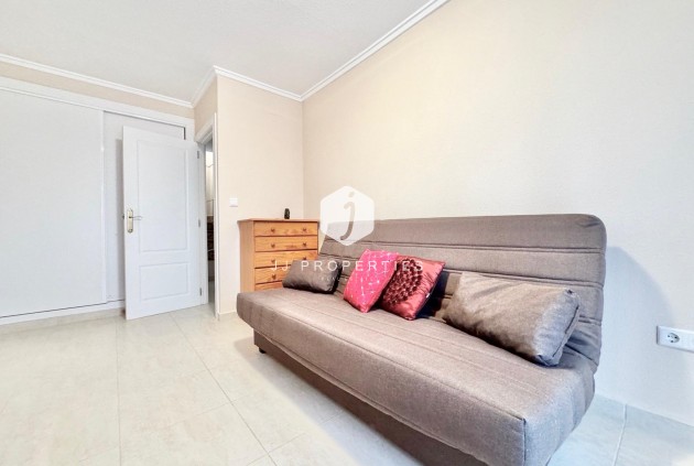 Resale - Chalet -
Torrevieja - Costa Blanca