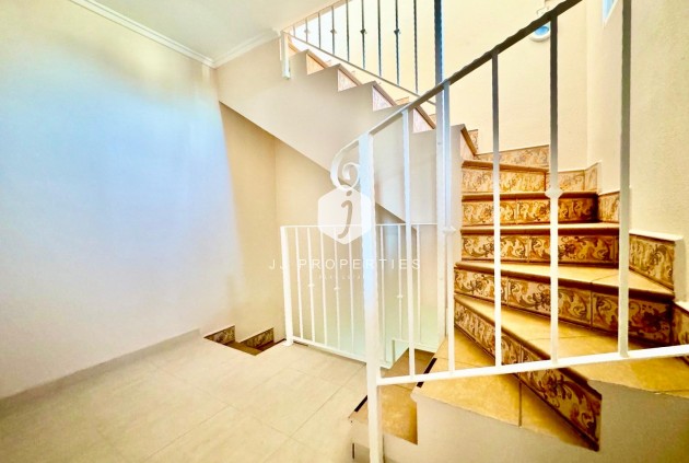 Resale - Chalet -
Torrevieja - Costa Blanca