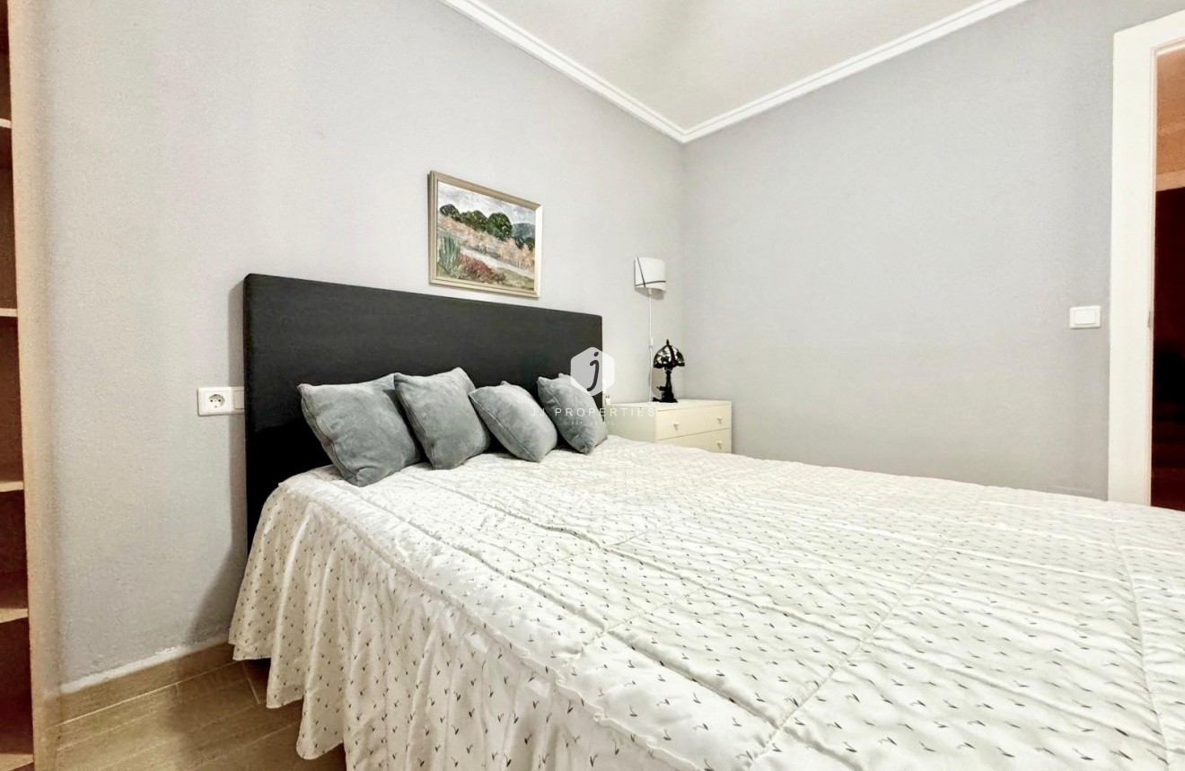 Resale - Chalet -
Torrevieja - Costa Blanca
