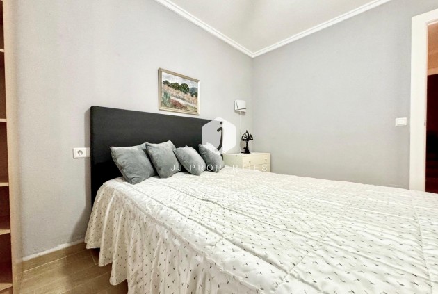 Resale - Chalet -
Torrevieja - Costa Blanca