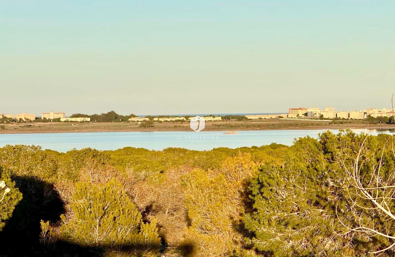 Resale - Chalet -
Torrevieja - Costa Blanca