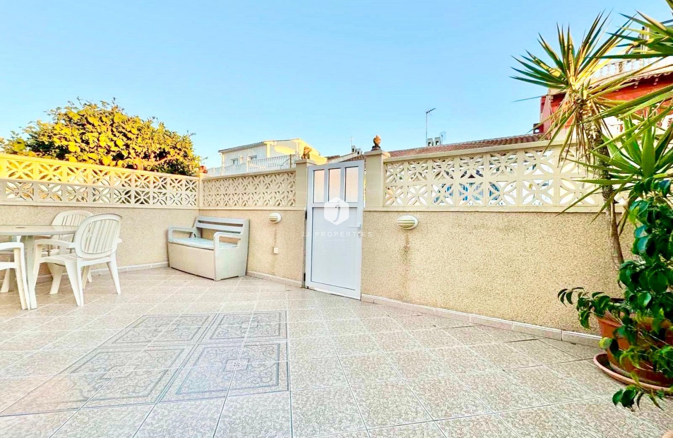 Resale - Chalet -
Torrevieja - Costa Blanca