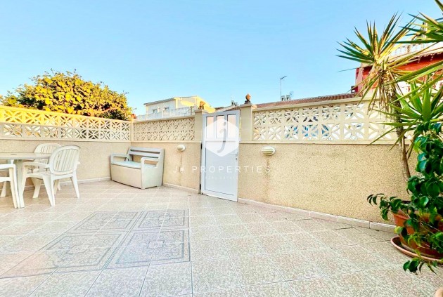 Resale - Chalet -
Torrevieja - Costa Blanca