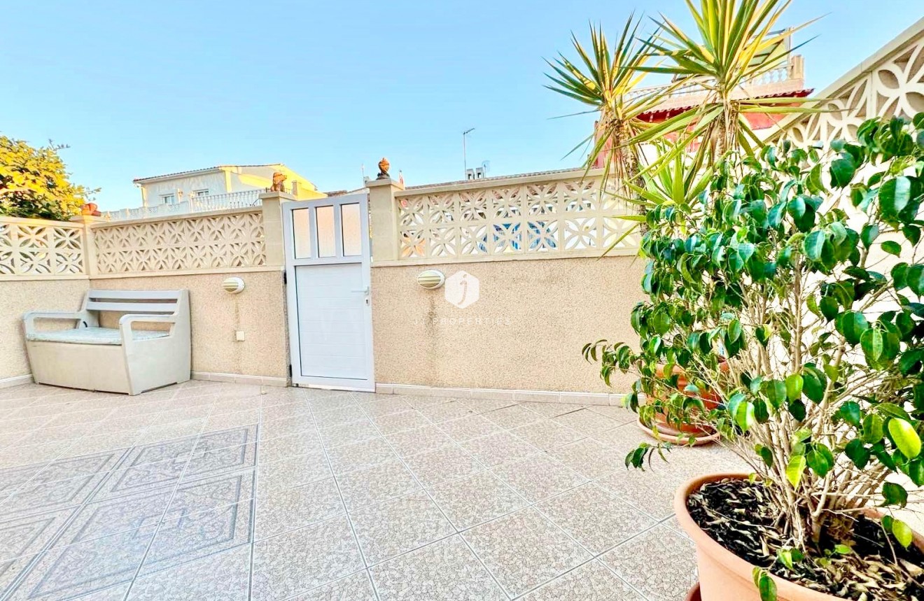Resale - Chalet -
Torrevieja - Costa Blanca