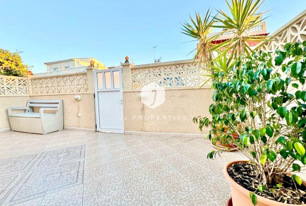 Resale - Chalet -
Torrevieja - Costa Blanca