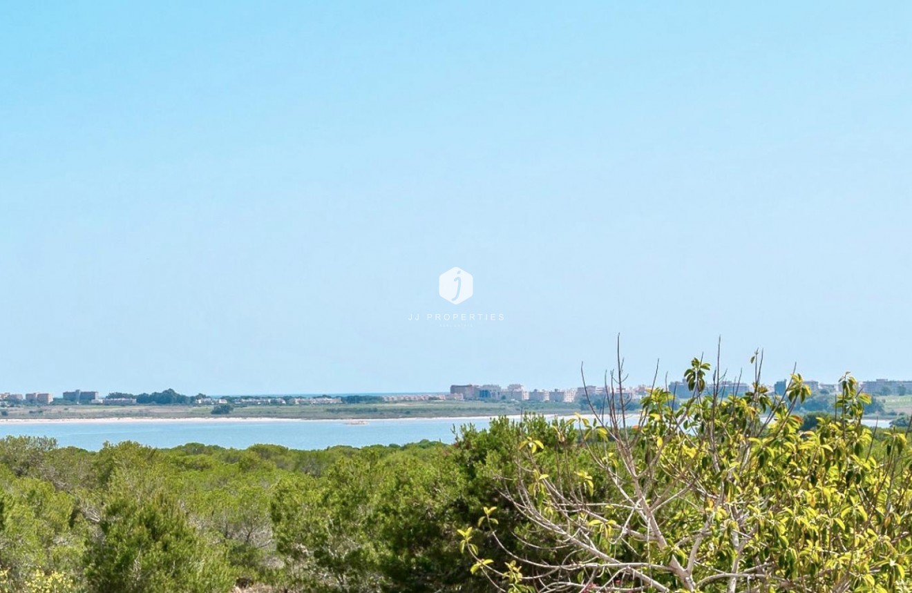 Resale - Chalet -
Torrevieja - Costa Blanca