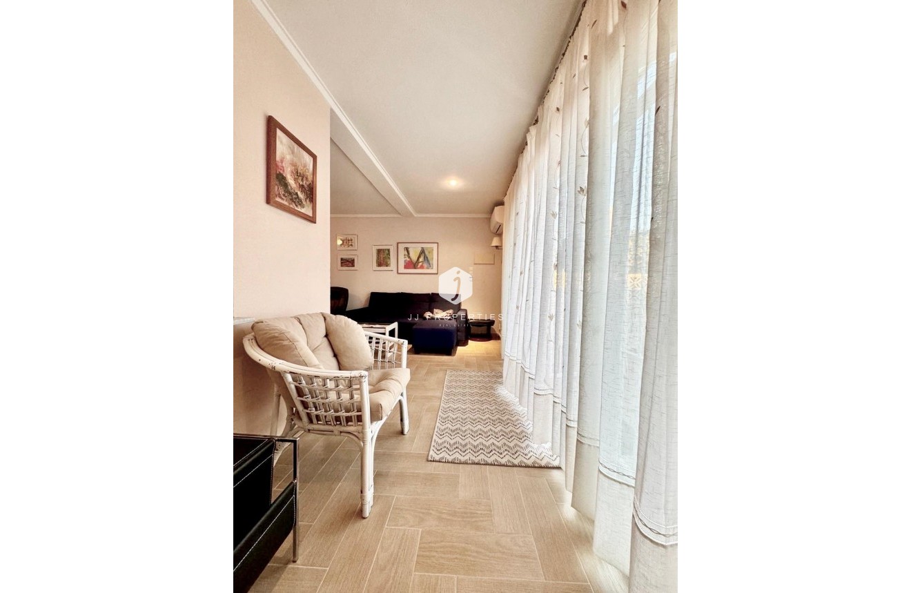 Resale - Chalet -
Torrevieja - Costa Blanca