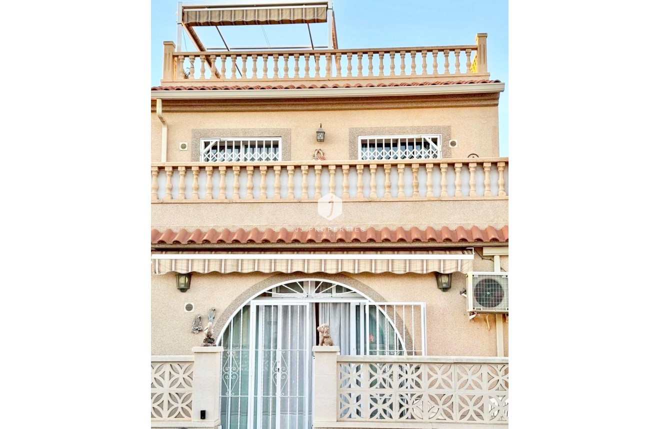 Resale - Chalet -
Torrevieja - Costa Blanca