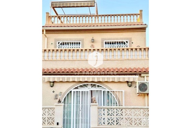 Resale - Chalet -
Torrevieja - Costa Blanca