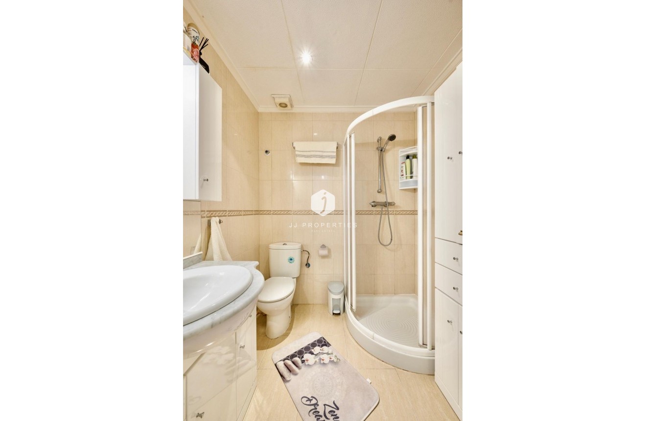 Resale - Chalet -
Torrevieja - Costa Blanca