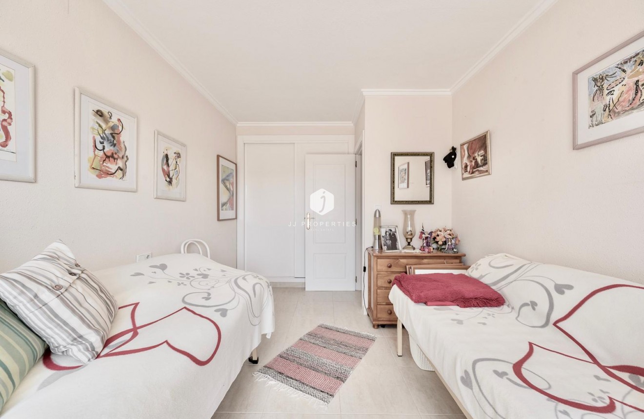 Resale - Chalet -
Torrevieja - Costa Blanca