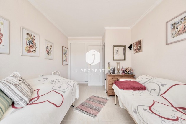 Resale - Chalet -
Torrevieja - Costa Blanca