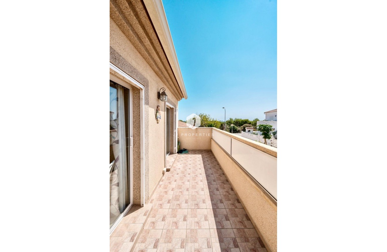 Resale - Chalet -
Torrevieja - Costa Blanca