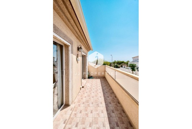 Resale - Chalet -
Torrevieja - Costa Blanca