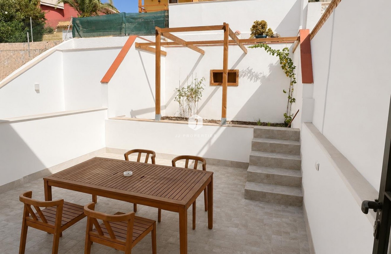 Resale - Chalet -
Torrevieja - Costa Blanca