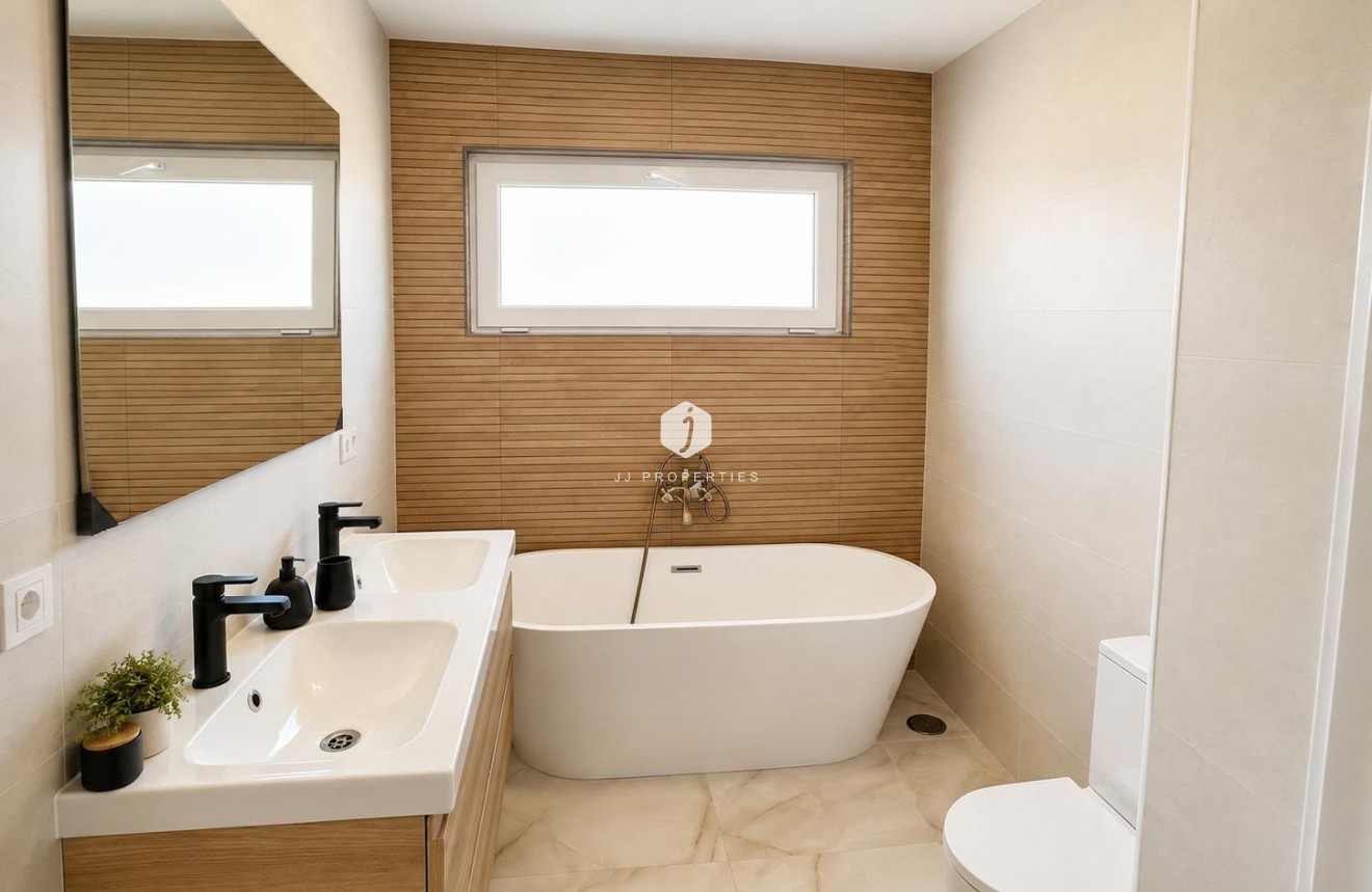 Resale - Chalet -
Torrevieja - Costa Blanca