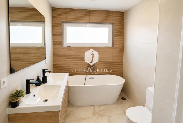 Resale - Chalet -
Torrevieja - Costa Blanca