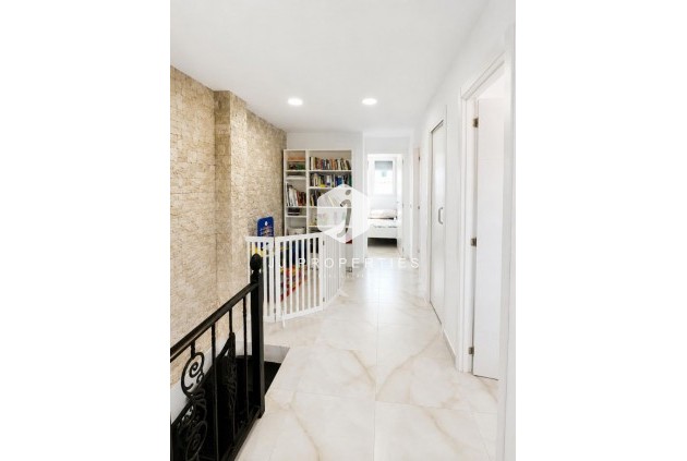 Resale - Chalet -
Torrevieja - Costa Blanca
