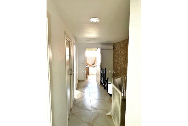 Resale - Chalet -
Torrevieja - Costa Blanca