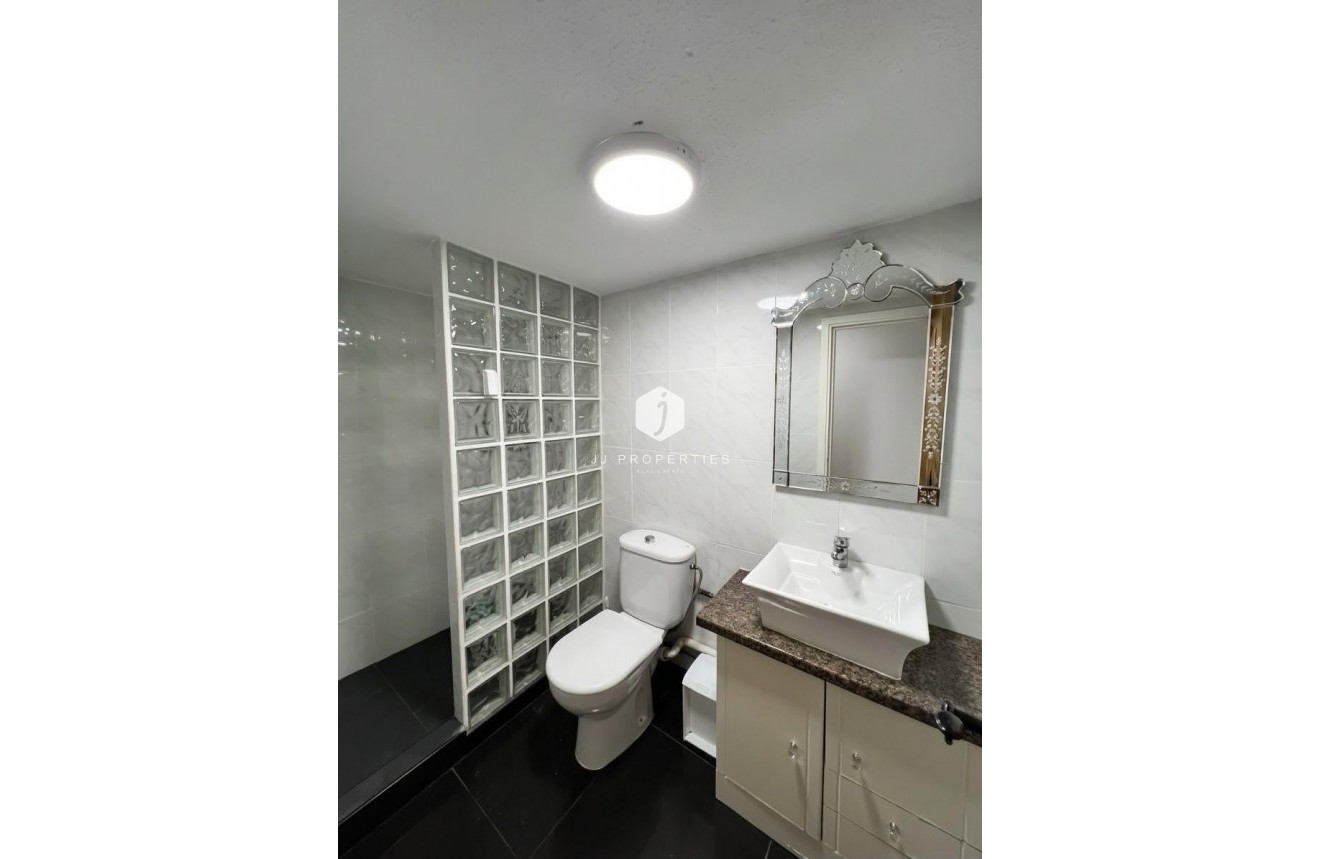 Resale - Chalet -
Torrevieja - Costa Blanca