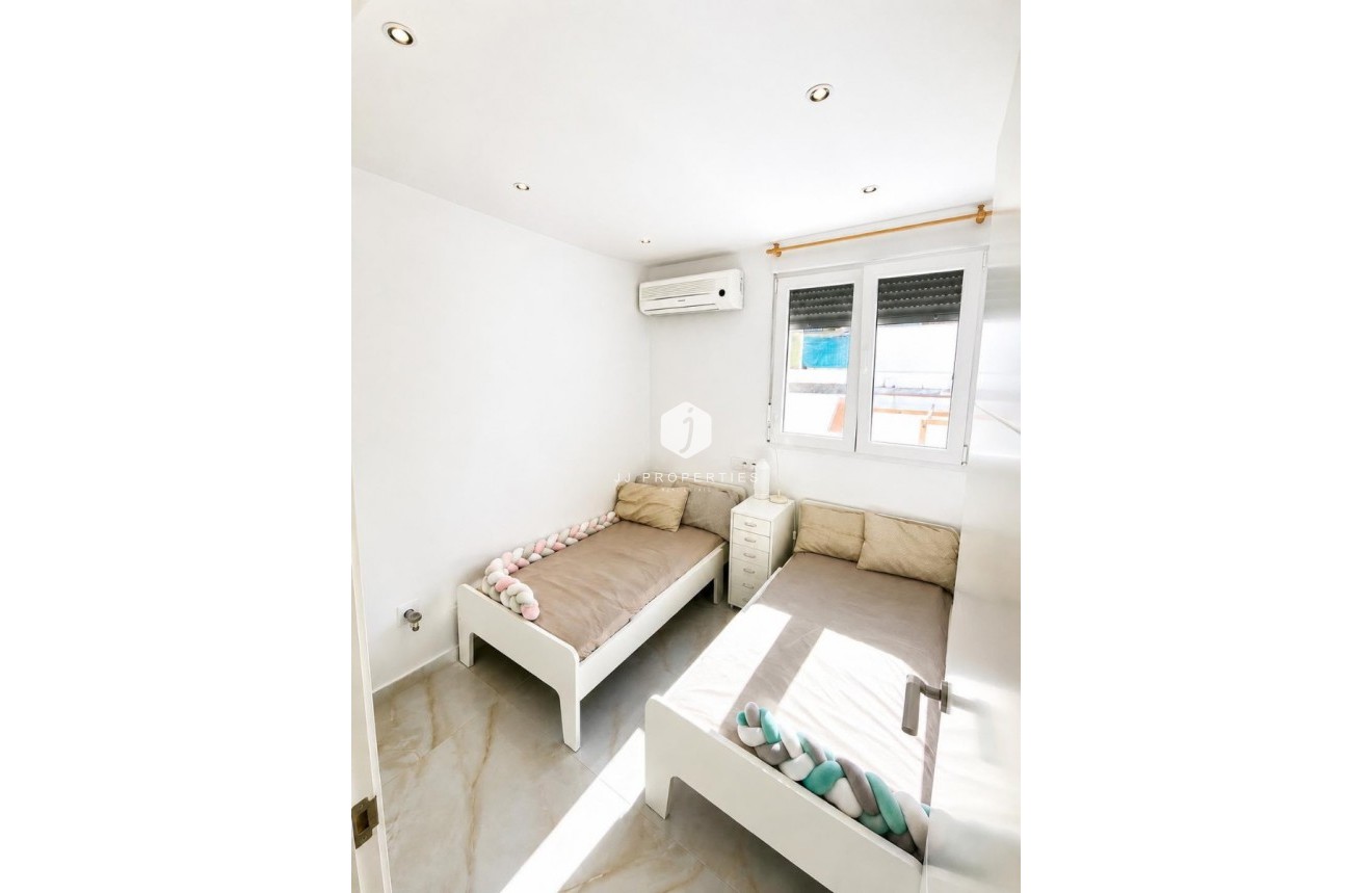 Resale - Chalet -
Torrevieja - Costa Blanca