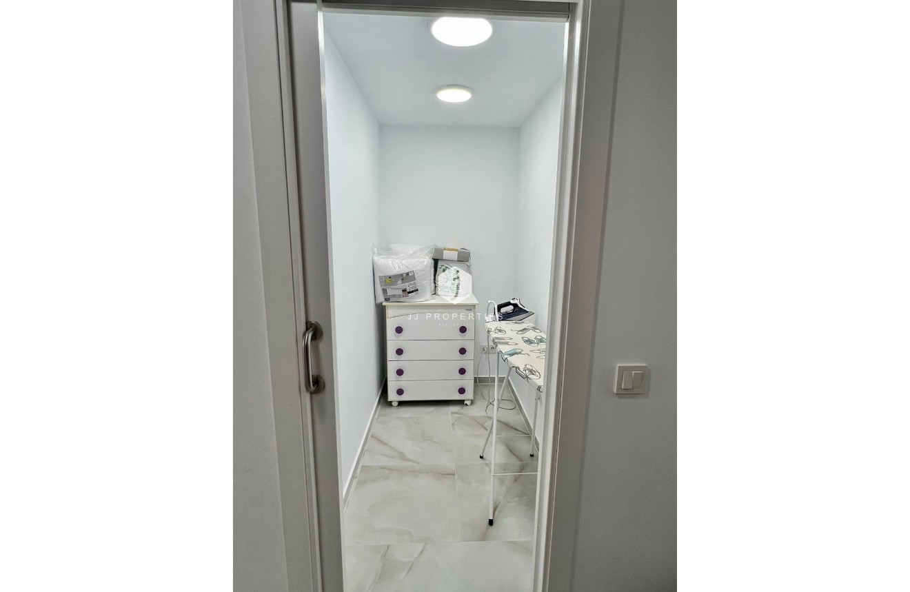 Resale - Chalet -
Torrevieja - Costa Blanca