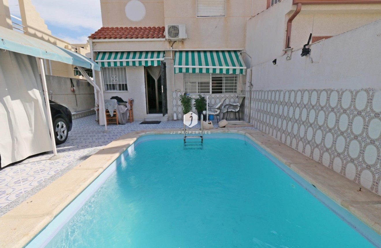 Resale - Chalet -
Torrevieja - Torretas